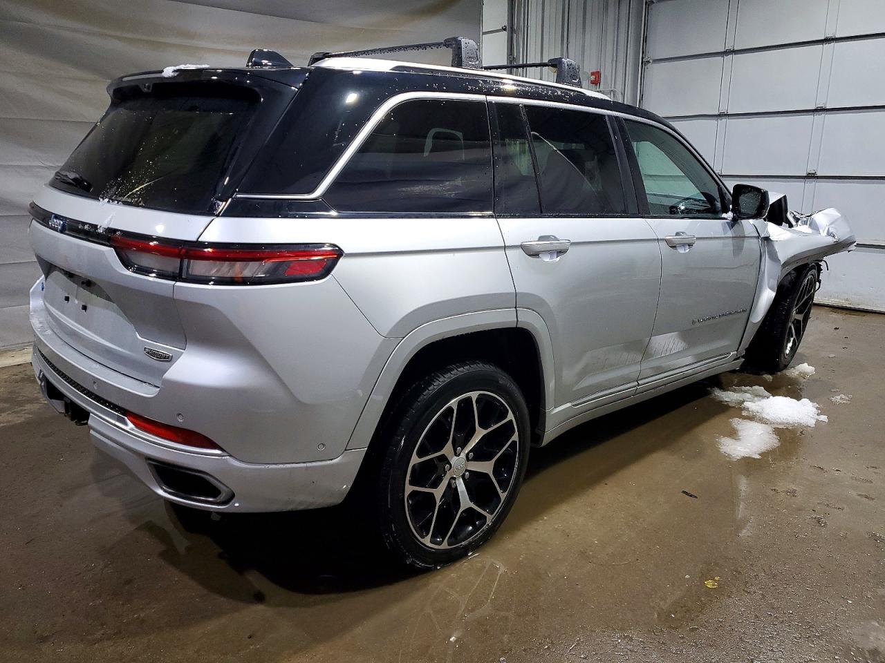 2022 JEEP GRAND CHEROKEE SUMMIT 4XE photo 3