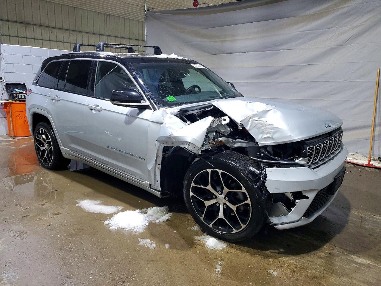 2022 JEEP GRAND CHEROKEE SUMMIT 4XE photo 4