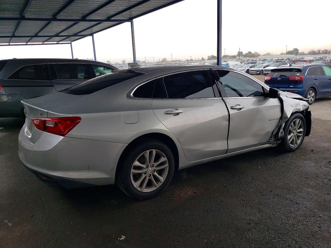 2018 CHEVROLET MALIBU LT photo 3