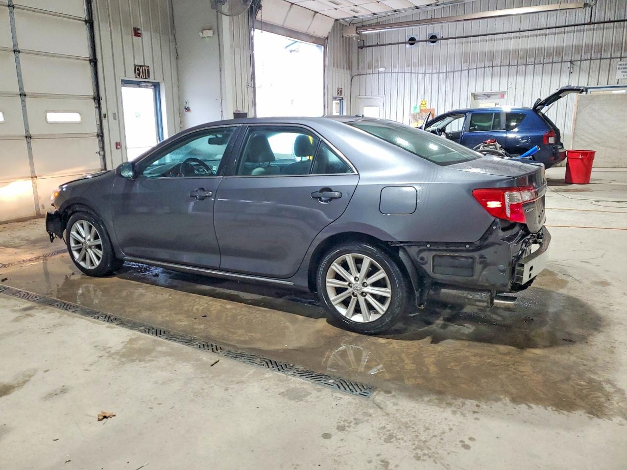 2013 TOYOTA CAMRY SE photo 2
