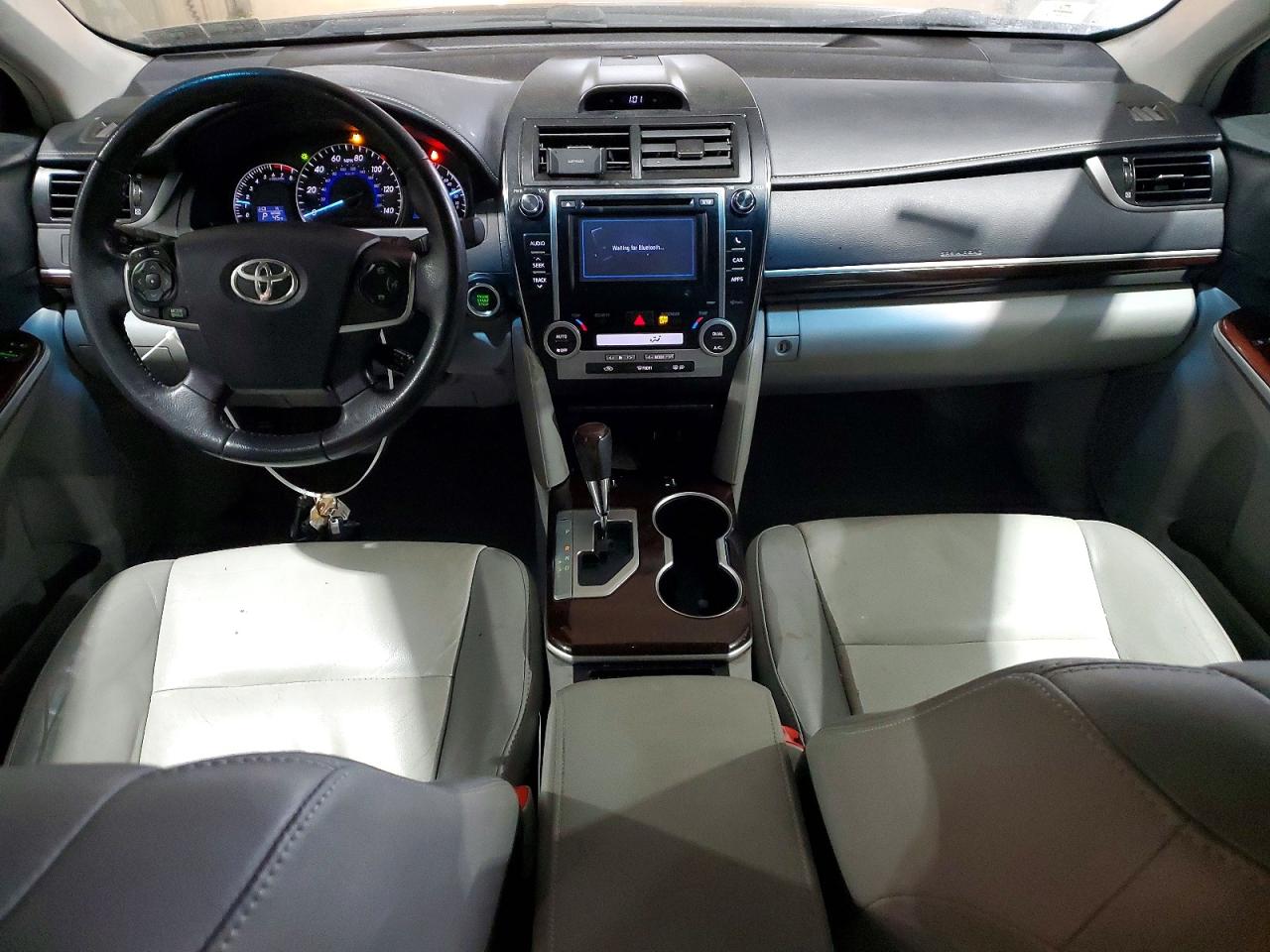 2013 TOYOTA CAMRY SE photo 8