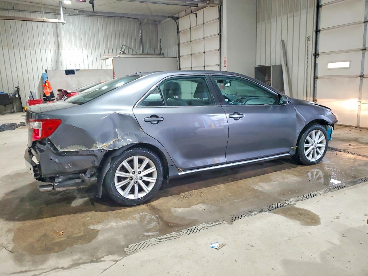 2013 TOYOTA CAMRY SE photo 3