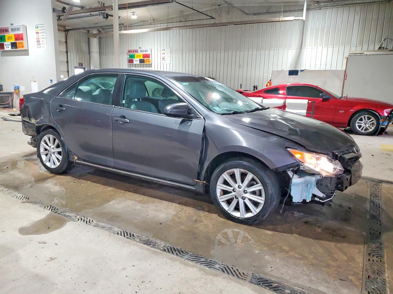 2013 TOYOTA CAMRY SE photo 4