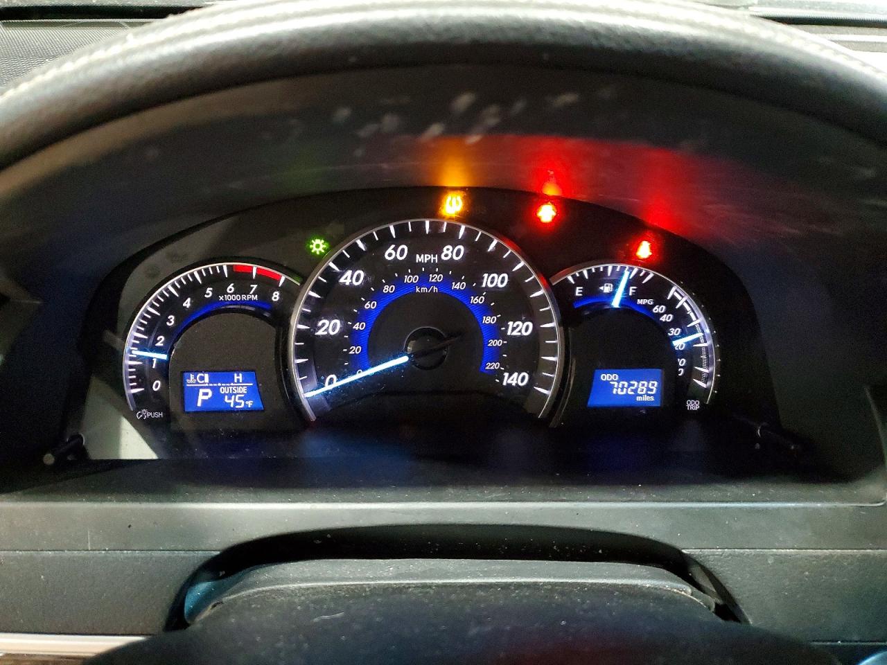 2013 TOYOTA CAMRY SE photo 9