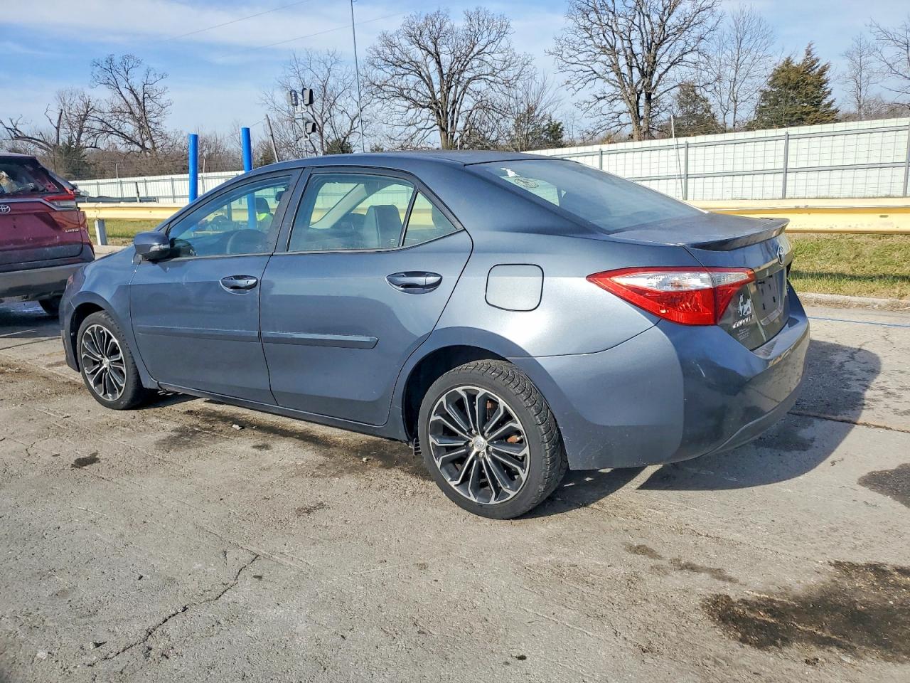2015 TOYOTA COROLLA L photo 2