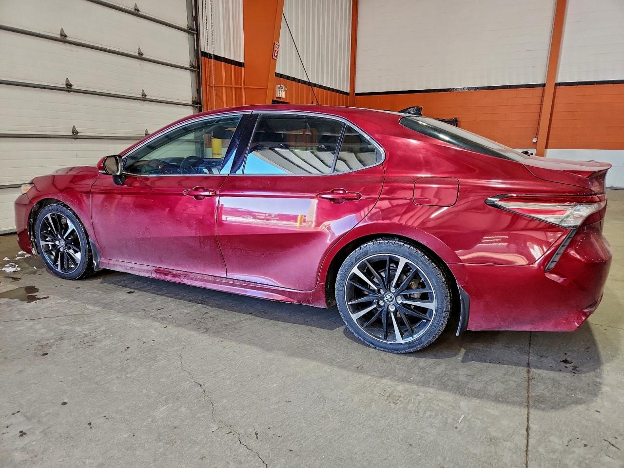 2018 TOYOTA CAMRY XSE photo 2