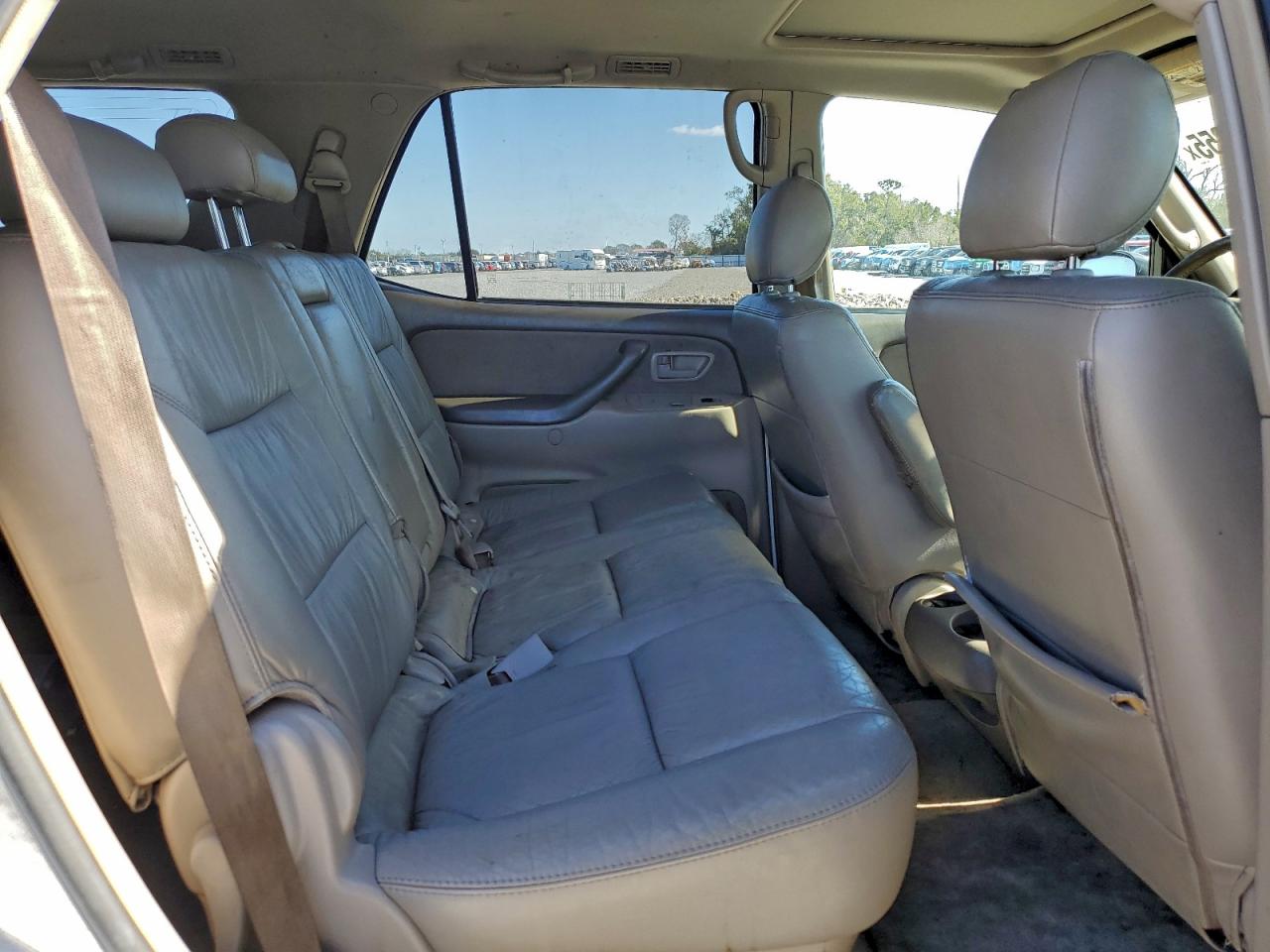 2005 TOYOTA SEQUOIA SR5 photo 11
