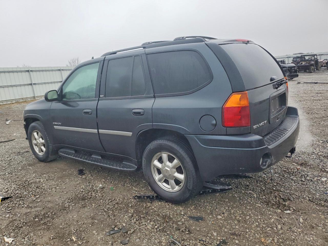 2006 GMC ENVOY photo 2