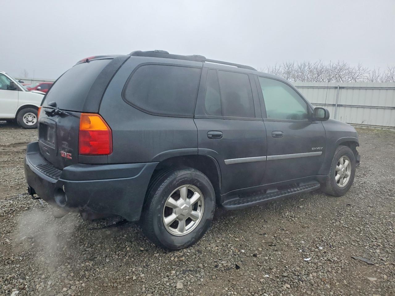 2006 GMC ENVOY photo 3