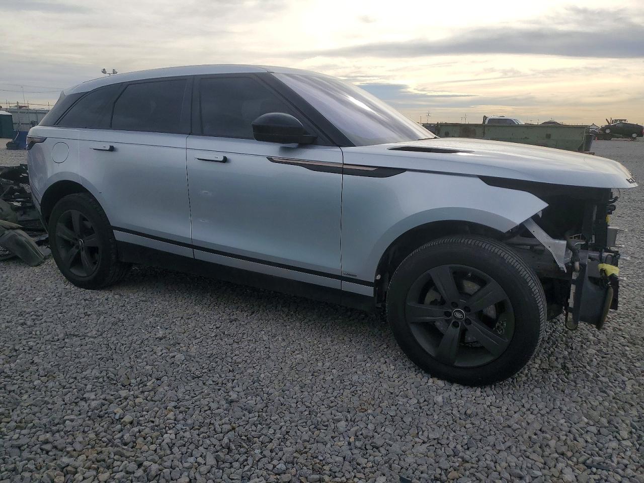2020 LAND ROVER RANGE ROVER VELAR R-DYNAMIC S photo 4