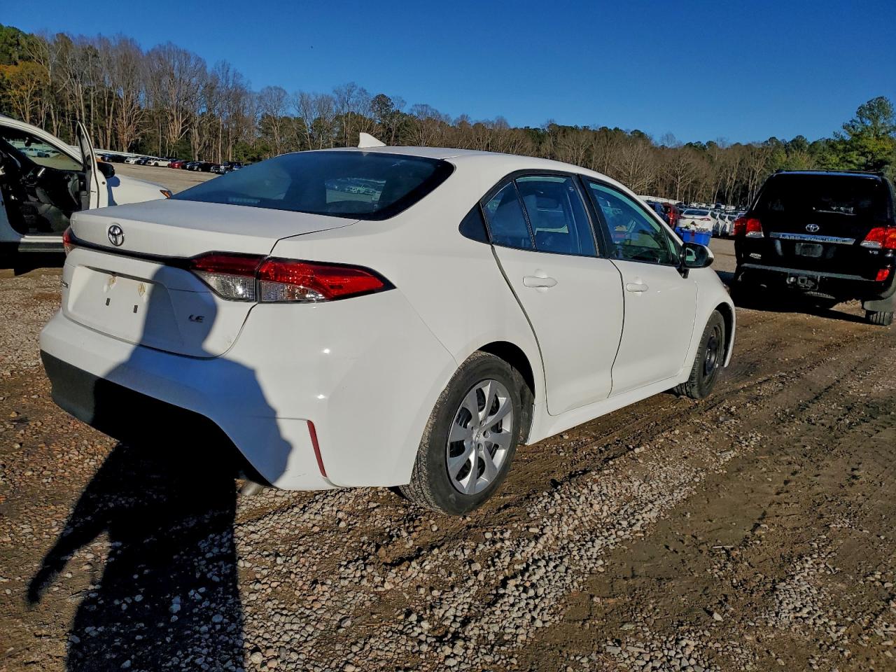 2024 TOYOTA COROLLA LE photo 3