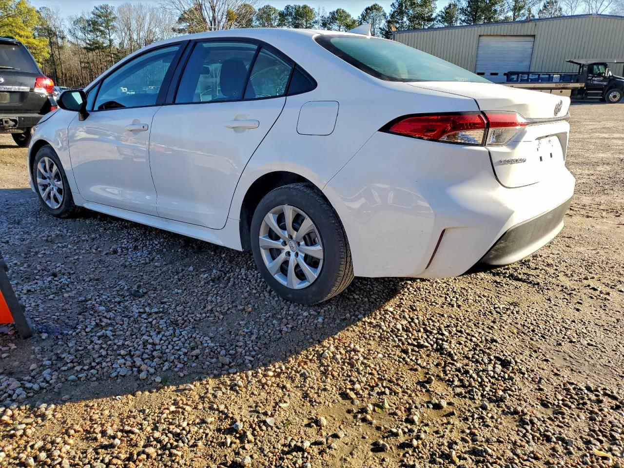 2024 TOYOTA COROLLA LE photo 2
