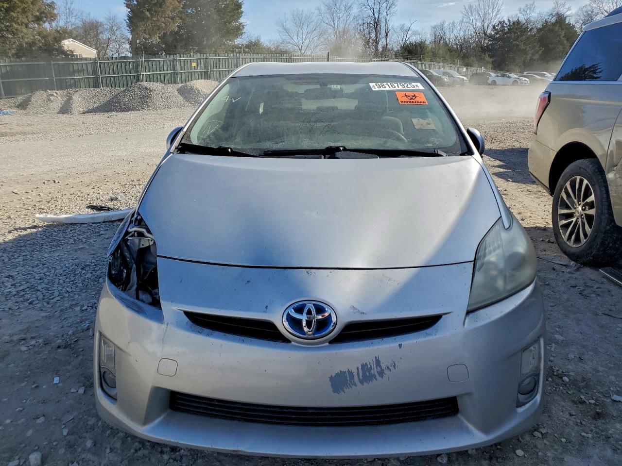 2011 TOYOTA PRIUS photo 9