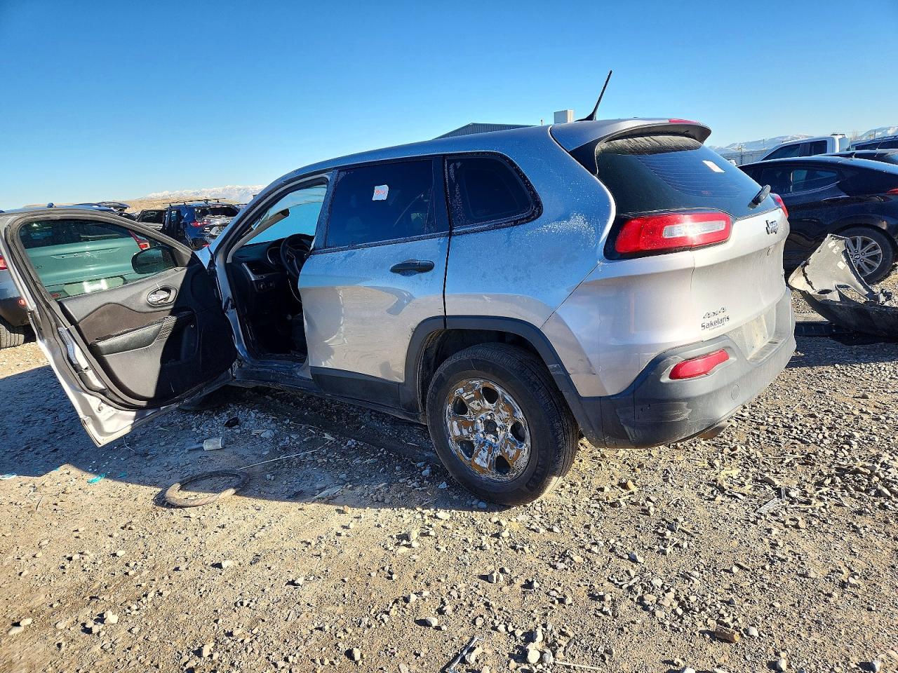 2014 JEEP CHEROKEE SPORT photo 2