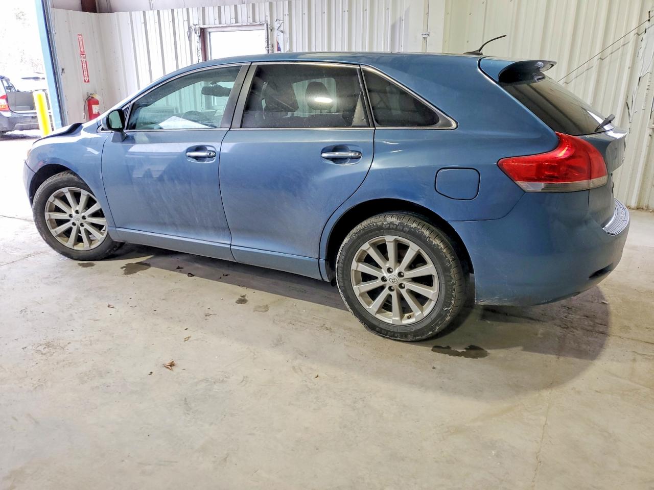 2010 TOYOTA VENZA photo 2