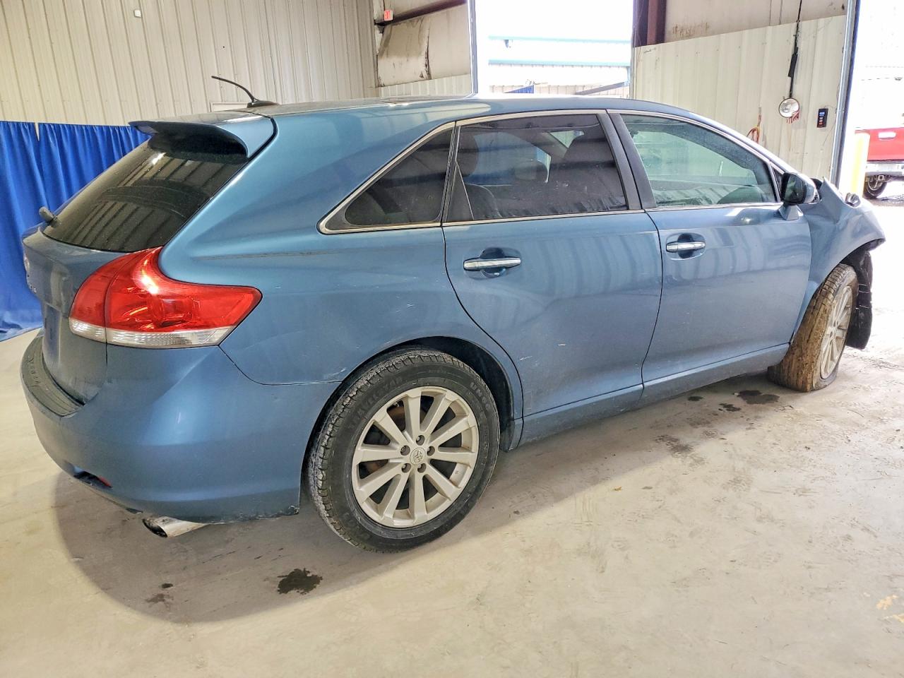 2010 TOYOTA VENZA photo 3