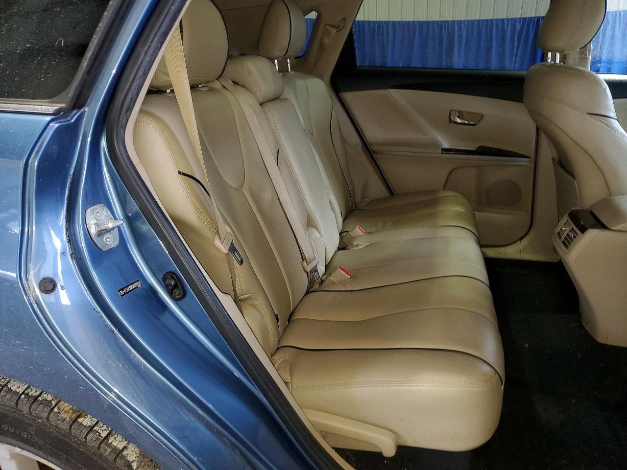 2010 TOYOTA VENZA photo 11
