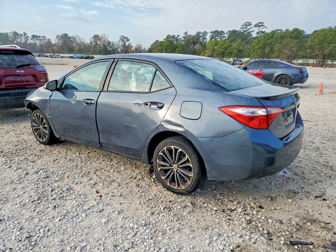 2015 TOYOTA COROLLA L photo 2