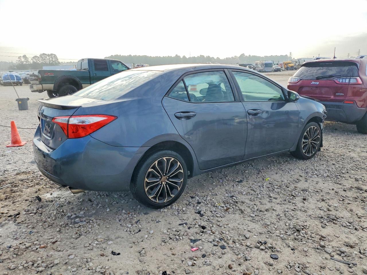 2015 TOYOTA COROLLA L photo 3