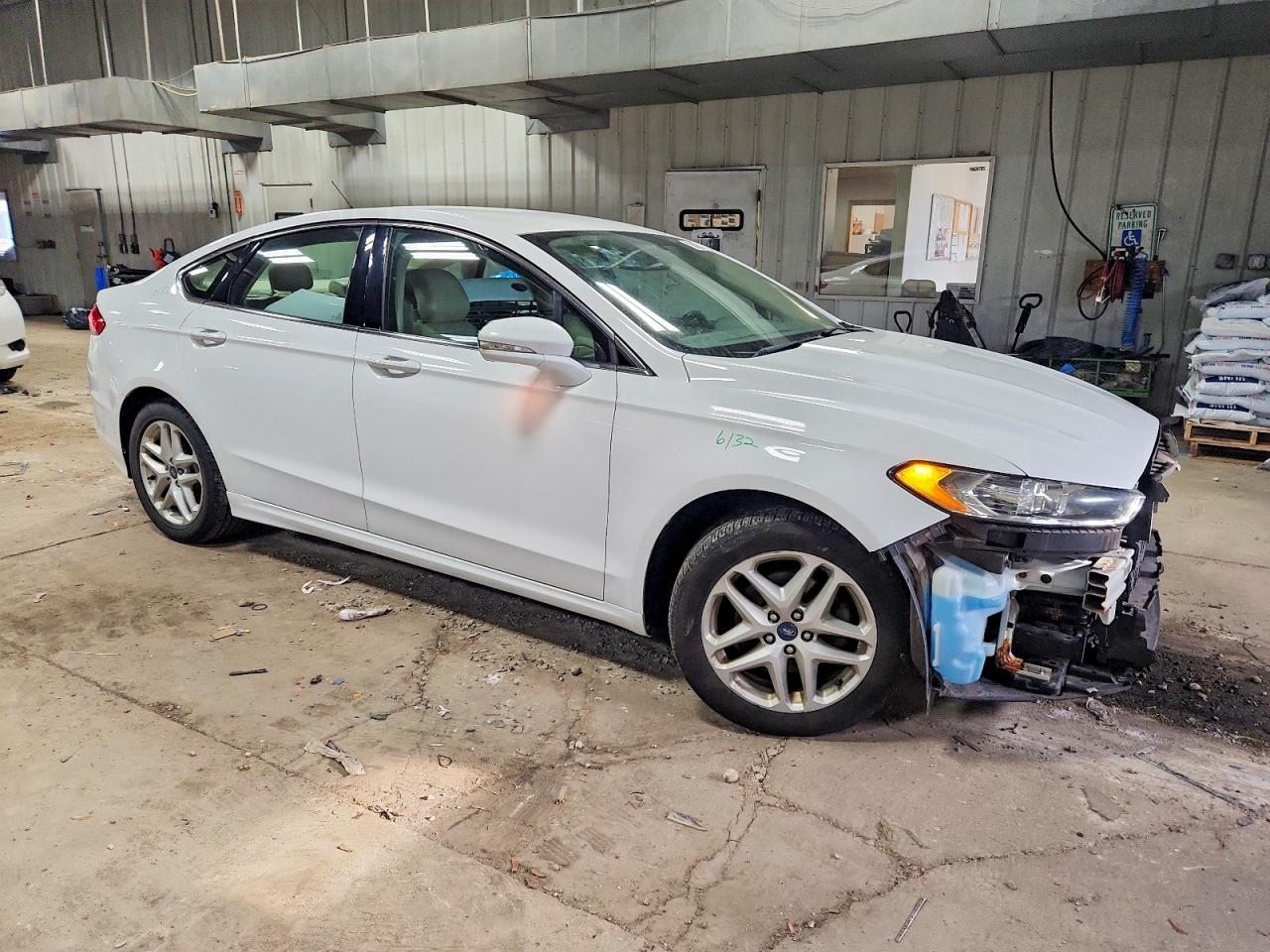 2014 FORD FUSION SE photo 4