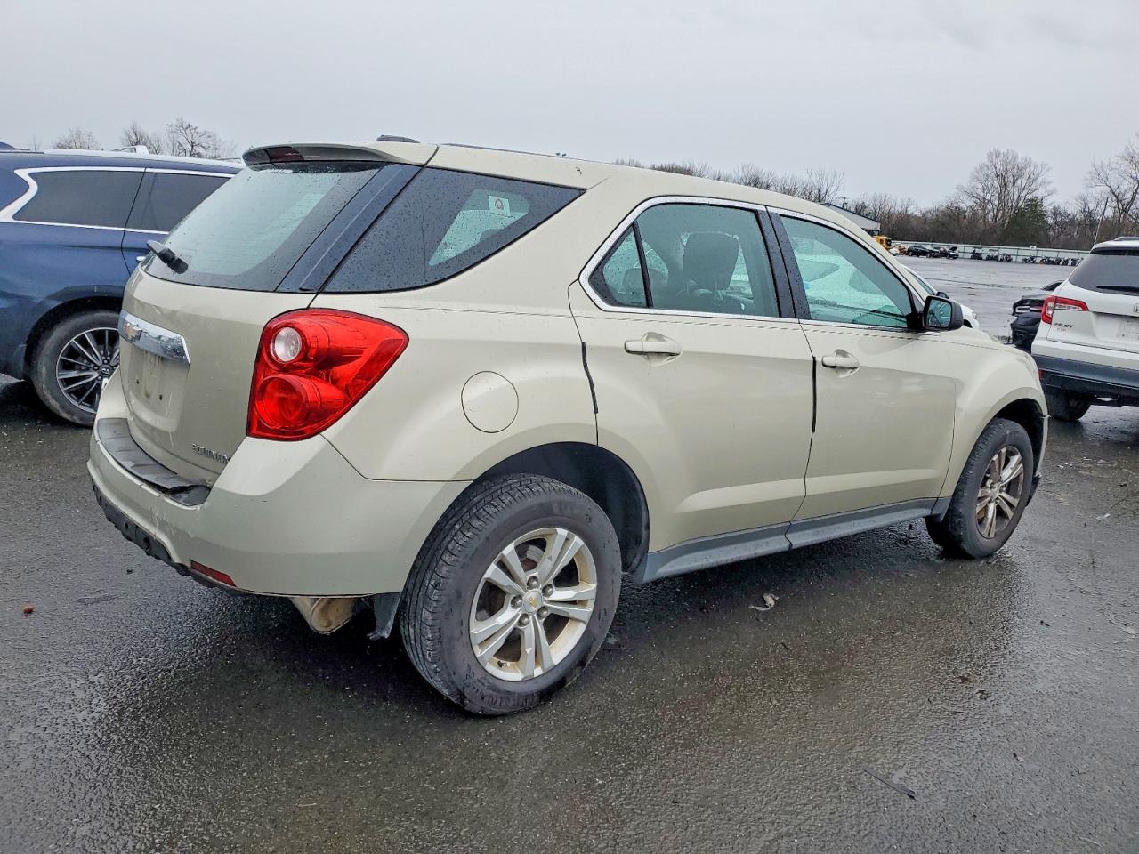 2015 CHEVROLET EQUINOX LS photo 3
