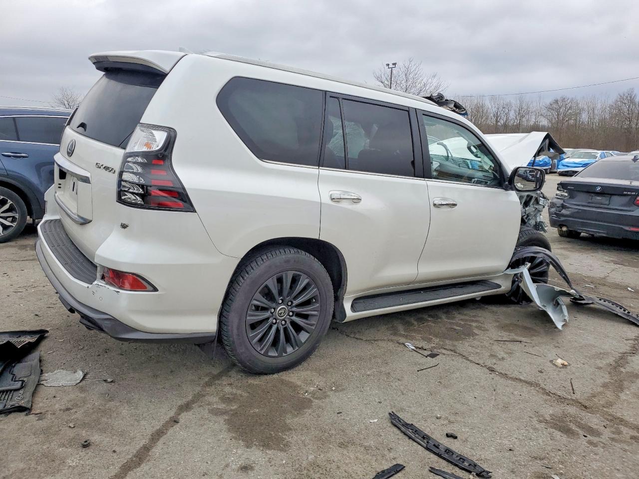 2023 LEXUS GX 460 photo 3