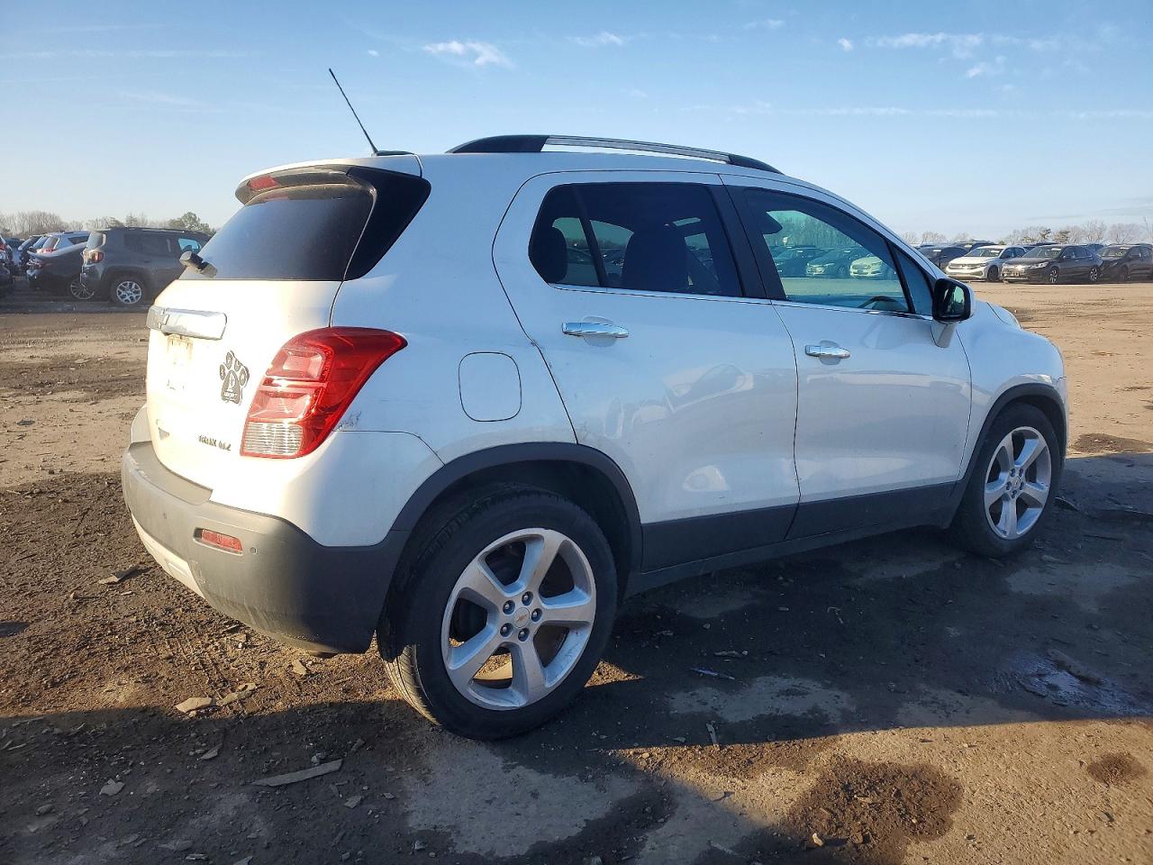 2015 CHEVROLET TRAX LTZ photo 3