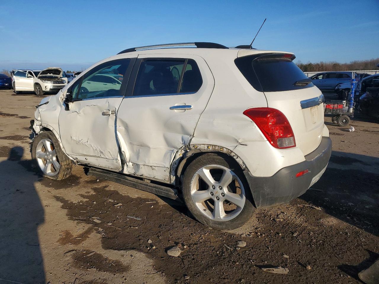 2015 CHEVROLET TRAX LTZ photo 2