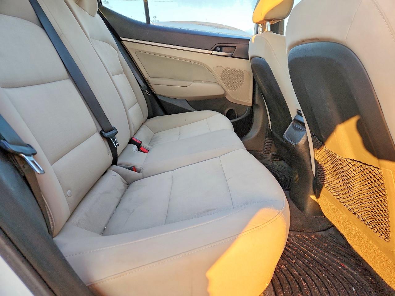 2017 HYUNDAI ELANTRA SE photo 10