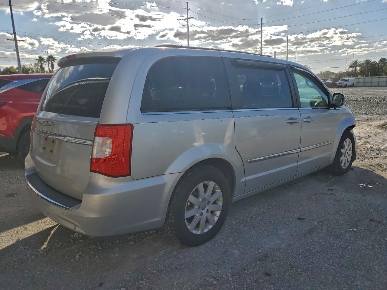 2011 CHRYSLER TOWN & COUNTRY TOURING L photo 5