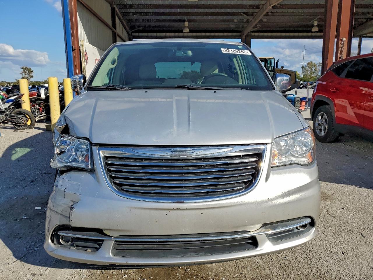 2011 CHRYSLER TOWN & COUNTRY TOURING L photo 9