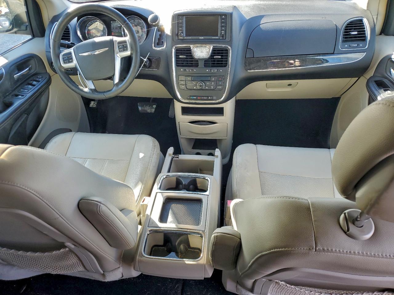 2011 CHRYSLER TOWN & COUNTRY TOURING L photo 15