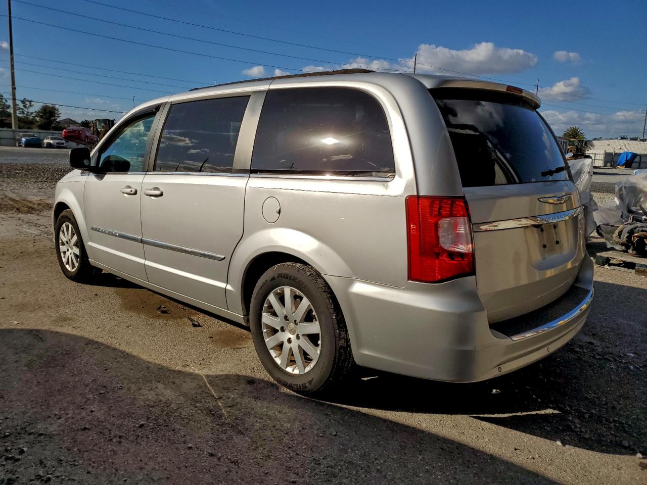 2011 CHRYSLER TOWN & COUNTRY TOURING L photo 3