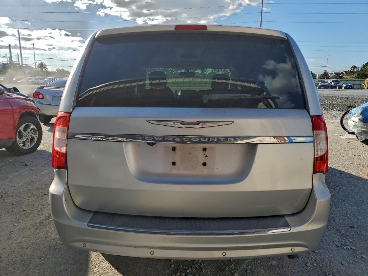 2011 CHRYSLER TOWN & COUNTRY TOURING L photo 11