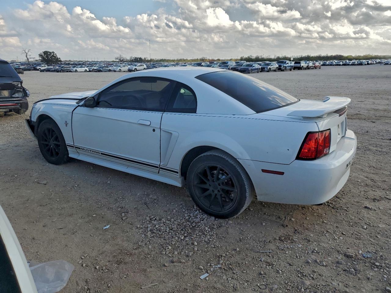 2001 FORD MUSTANG photo 2