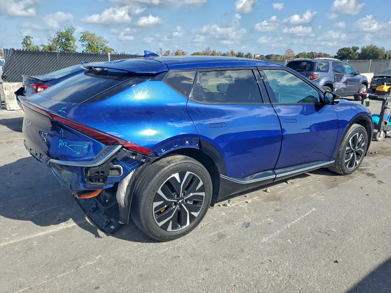 2022 KIA EV6 LIGHT photo 3