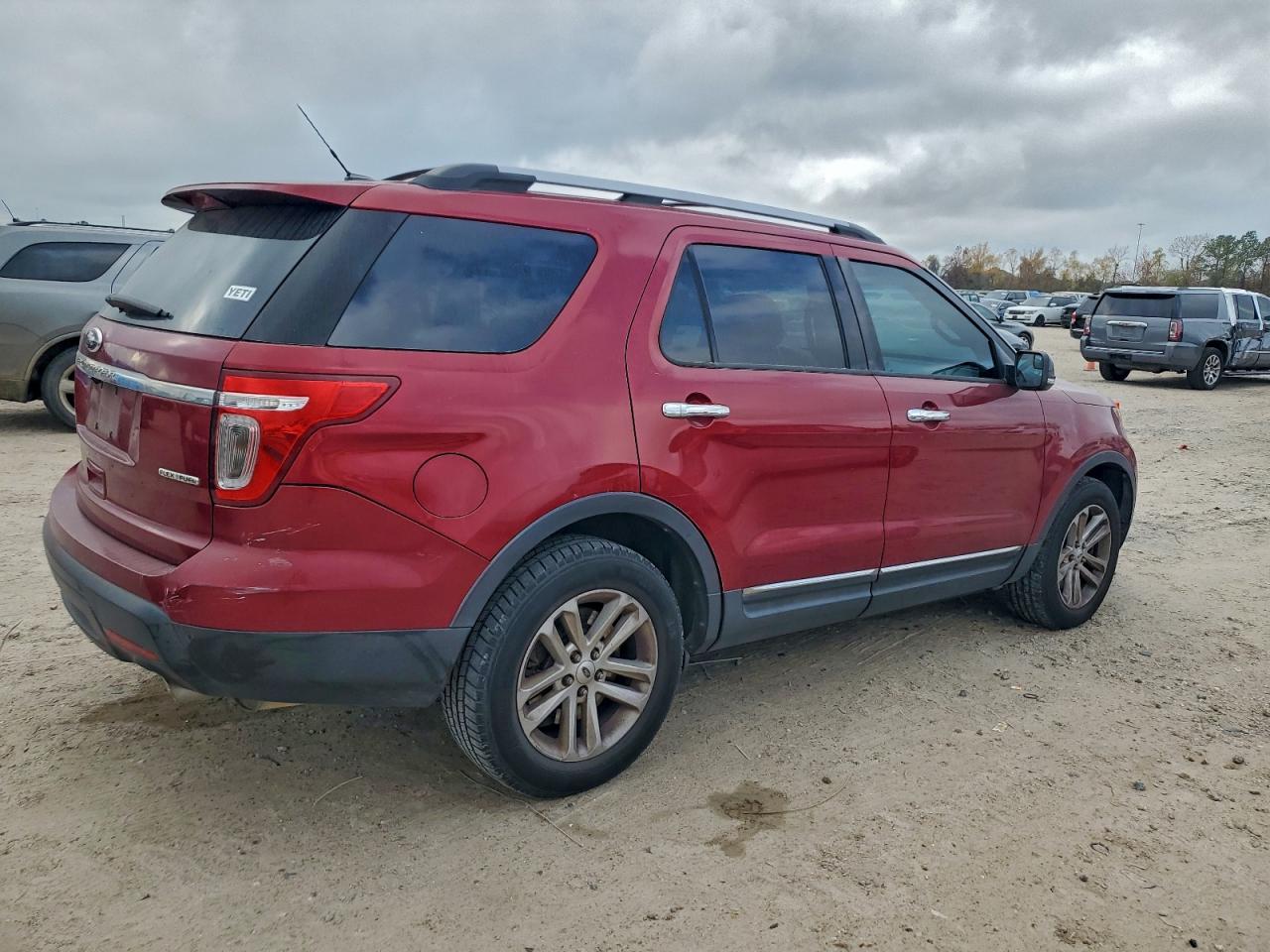 2013 FORD EXPLORER XLT photo 3