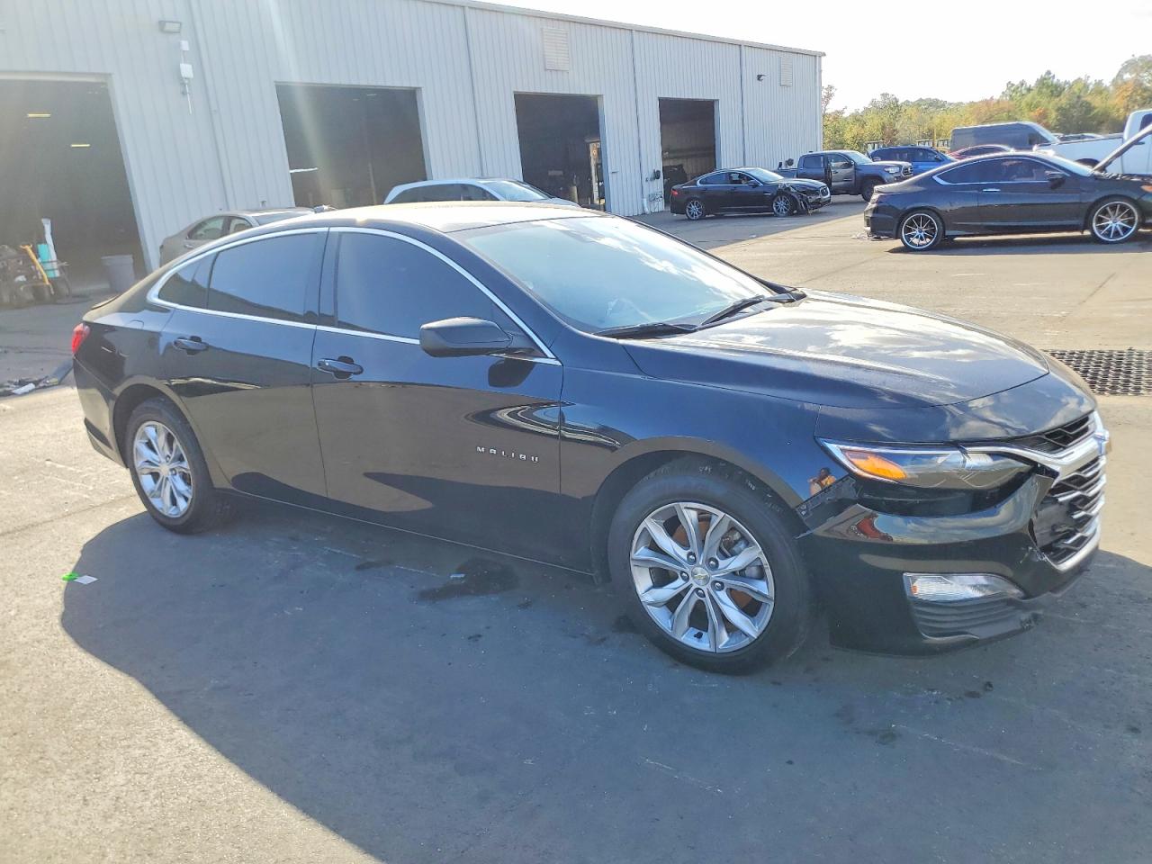 2023 CHEVROLET MALIBU LT photo 4