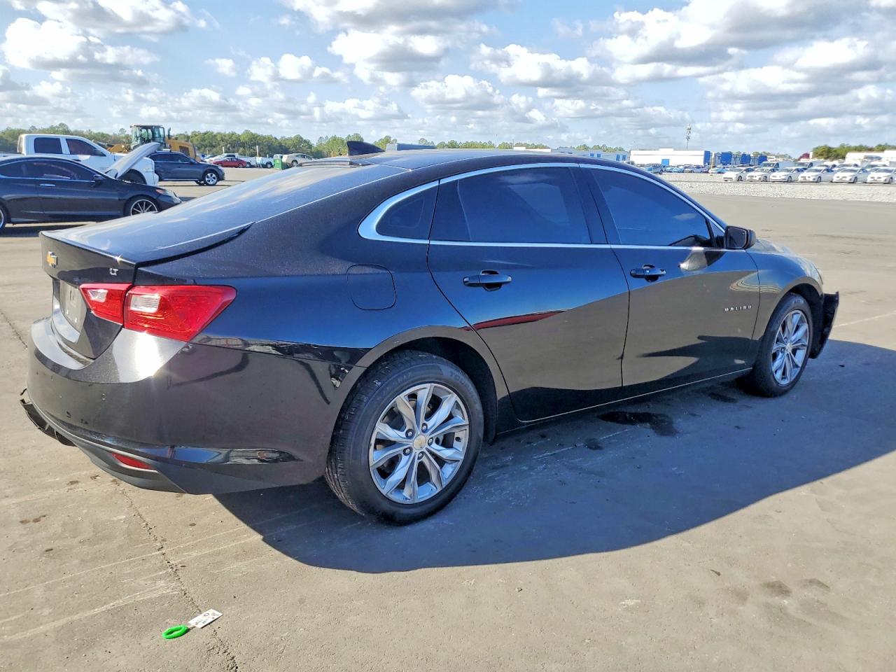 2023 CHEVROLET MALIBU LT photo 3