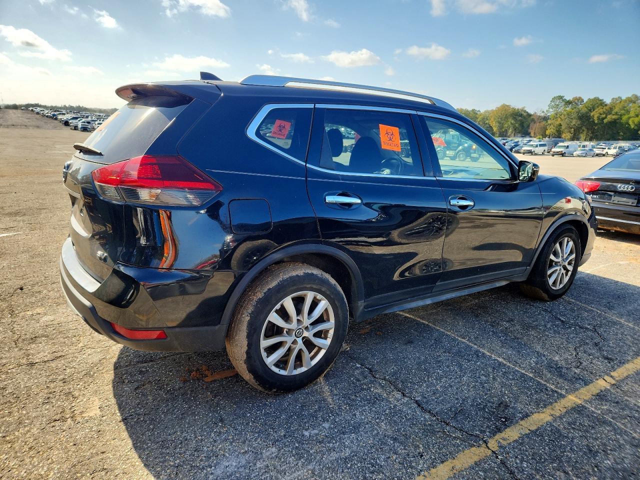 2018 NISSAN ROGUE S photo 3