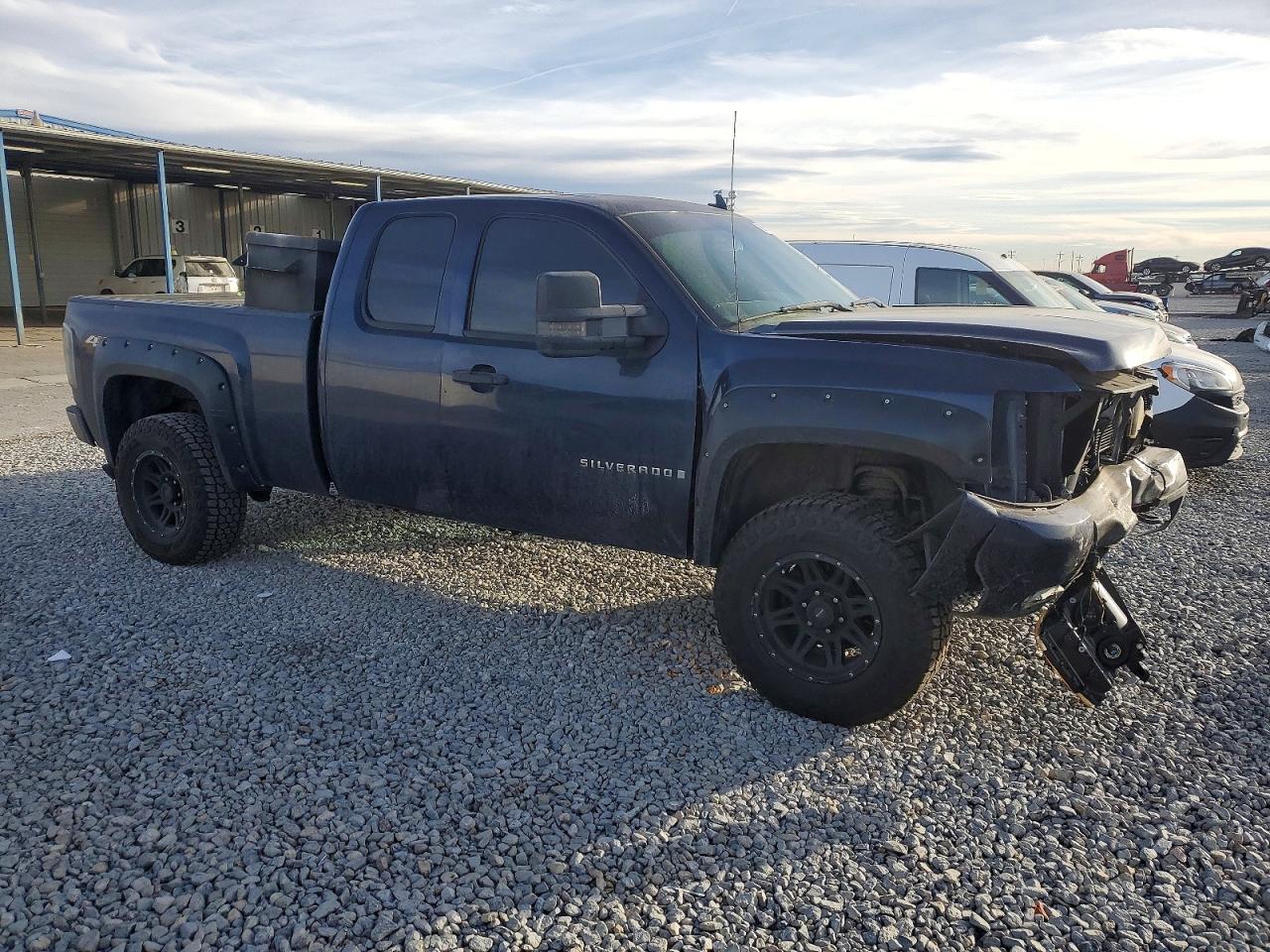 2009 CHEVROLET SILVERADO K1500 LT photo 4