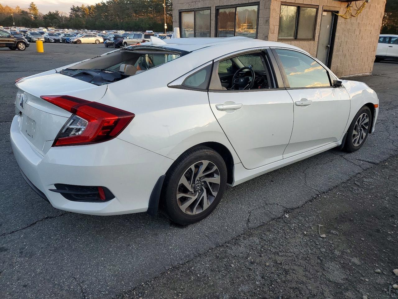 2017 HONDA CIVIC EX photo 3