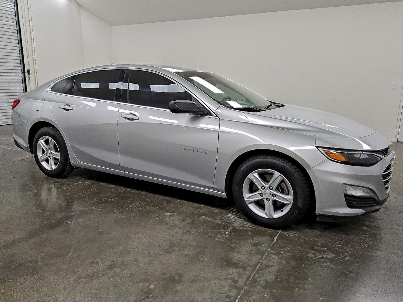 2020 CHEVROLET MALIBU LS photo 4