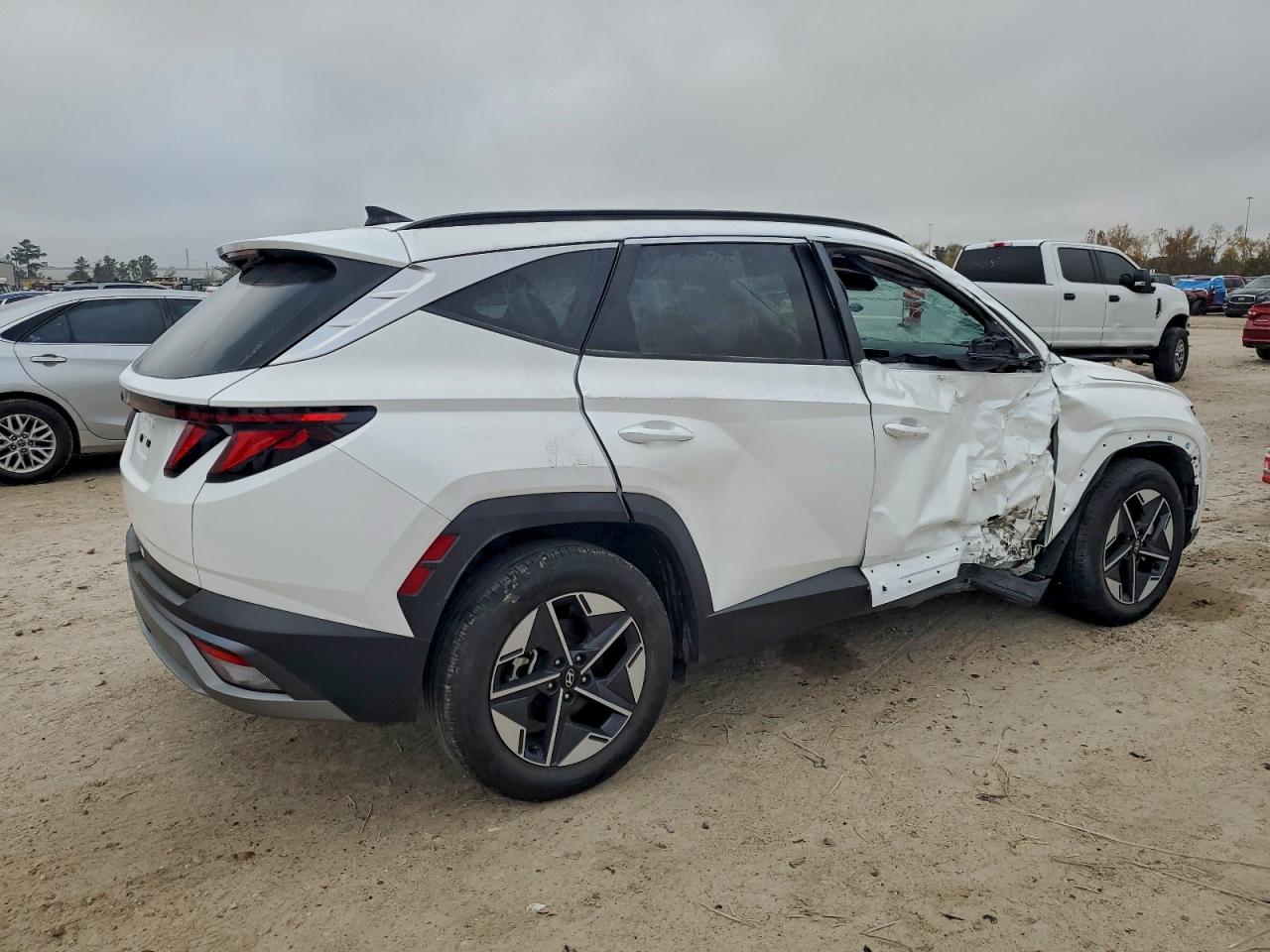2025 HYUNDAI TUCSON SEL photo 3