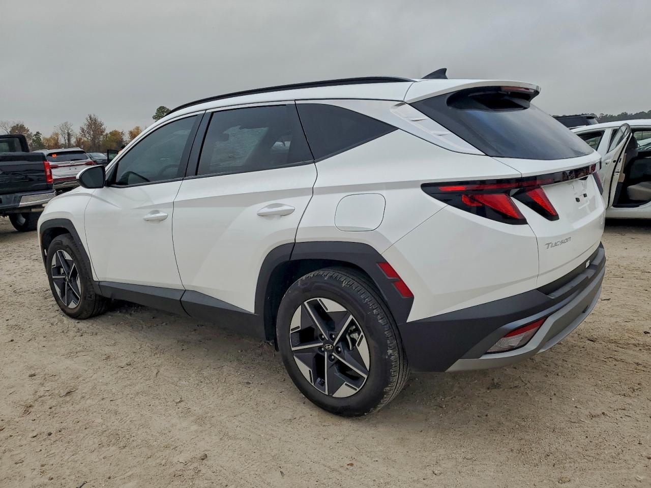 2025 HYUNDAI TUCSON SEL photo 2