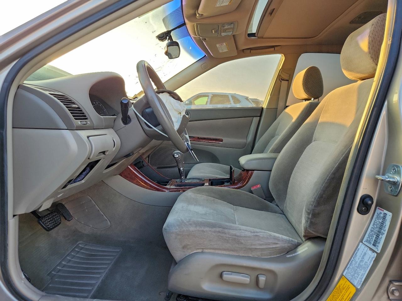 2002 TOYOTA CAMRY XLE V6 photo 7