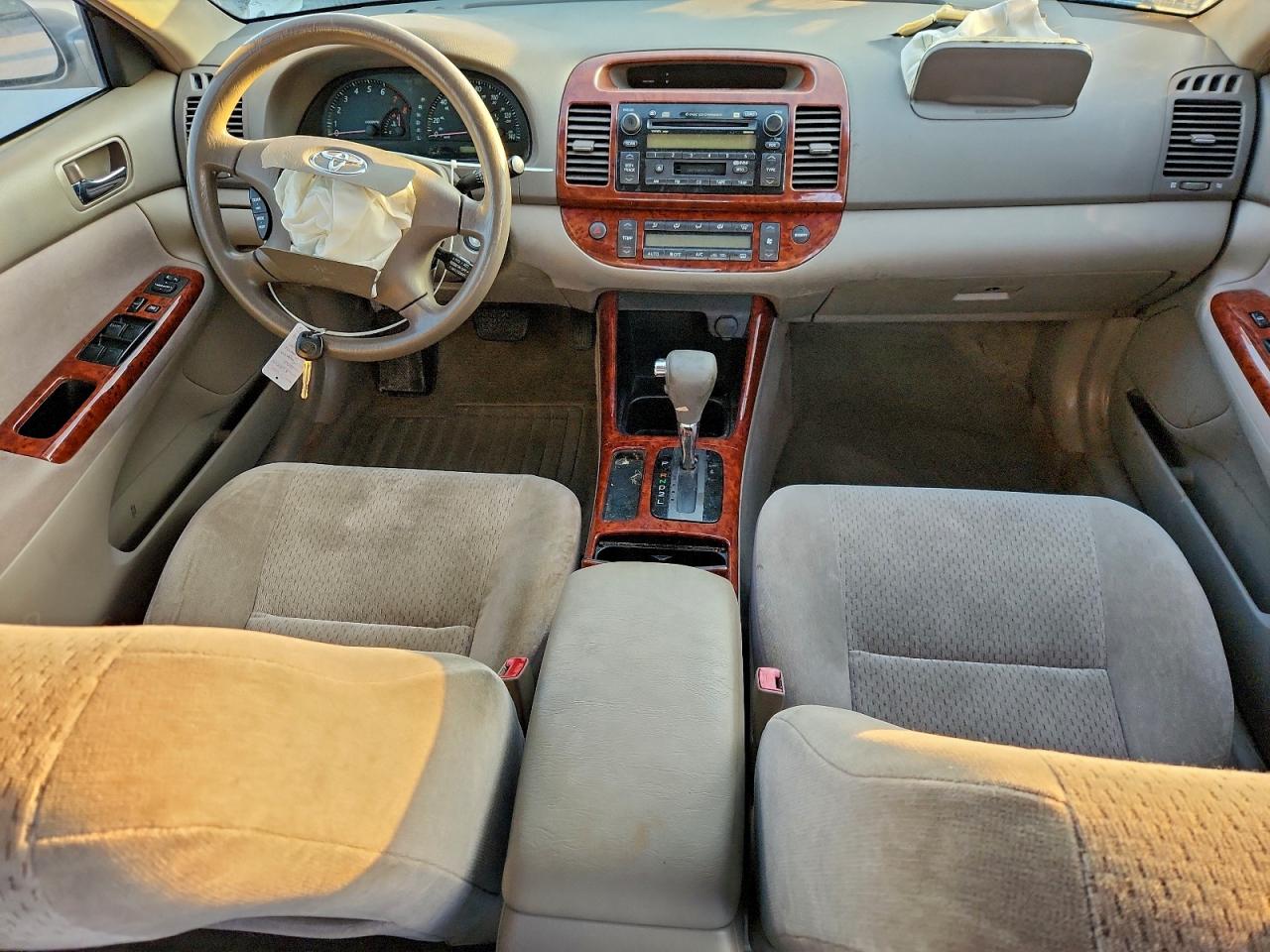 2002 TOYOTA CAMRY XLE V6 photo 8