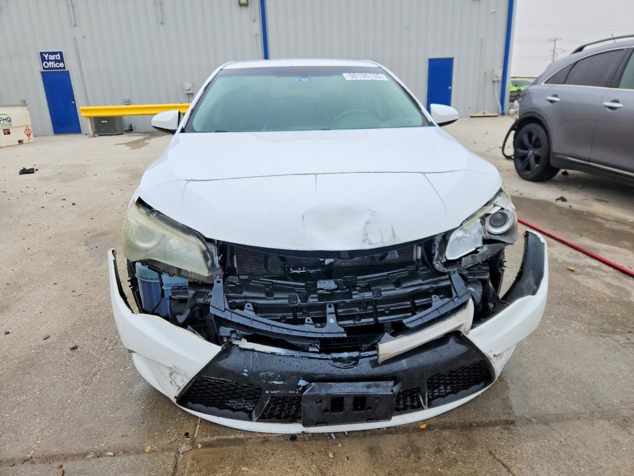 2015 TOYOTA CAMRY LE photo 5
