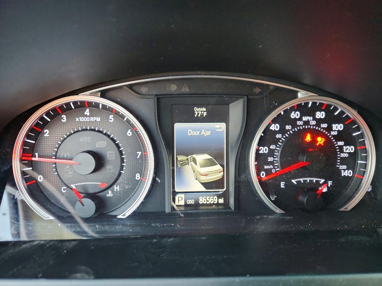 2015 TOYOTA CAMRY LE photo 9