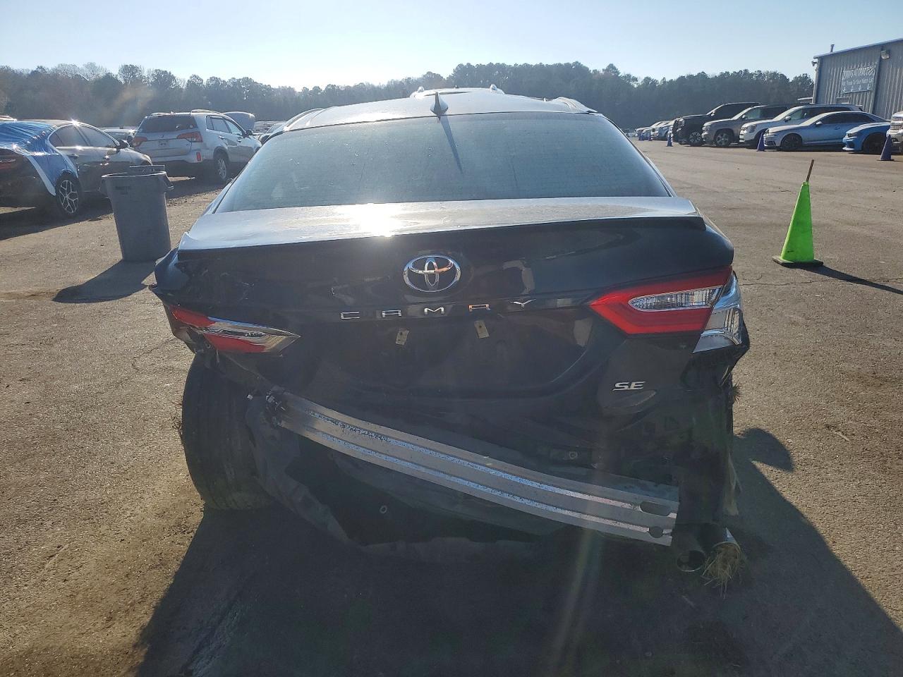 2020 TOYOTA CAMRY SE photo 11